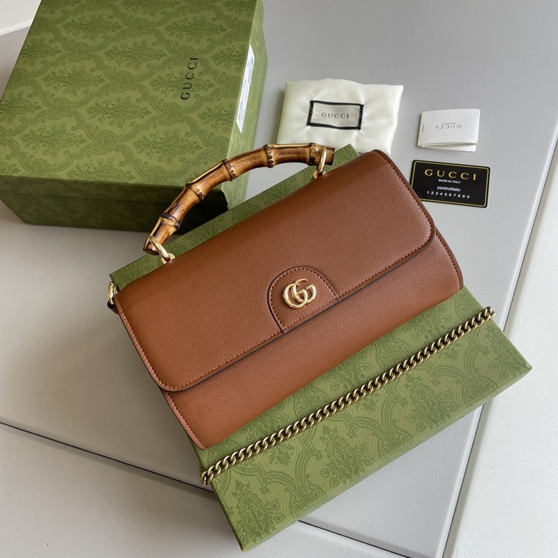 Gucci Handbags 923